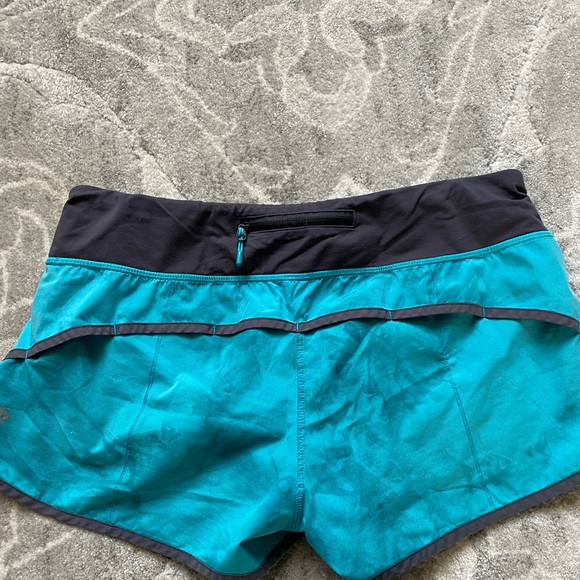 Lululemon Speed Up Low-Rise Short 2.5” - Picture 4 of 5